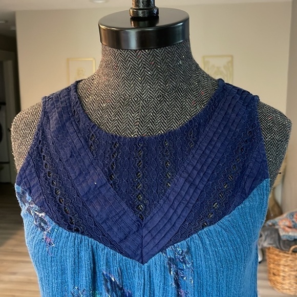 Lucky Brand Sleeveless Crochet Detail Top Size Small - Picture 5 of 10